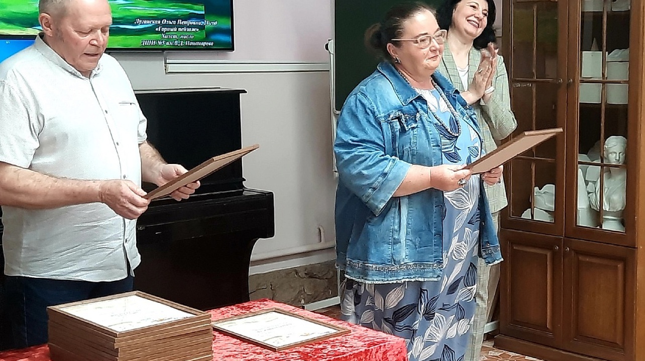 В Краснодаре открылась выставка «Художник, педагог, наставник!»