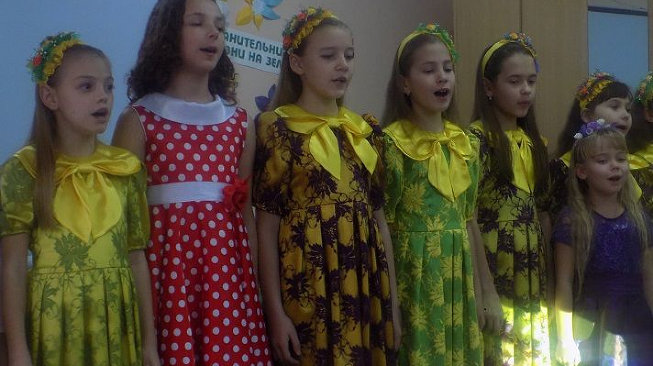 В поселке Лекраспром отметили День матери