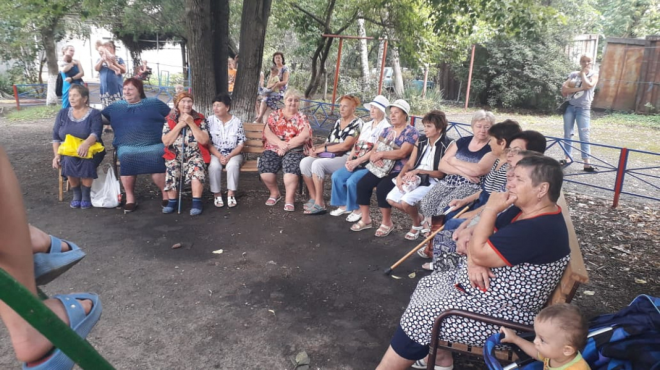 Народный ансамбль песни «Славица» выступил для жителей Индустриального