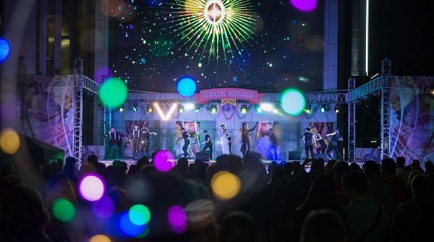 На Главной площади Краснодара торжественно открыли светомузыкальный фонтан