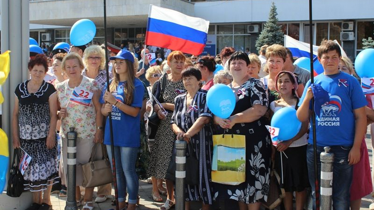 Общественность Центрального округа приняла участие в городском митинге, посвященном Дню Государственного флага России