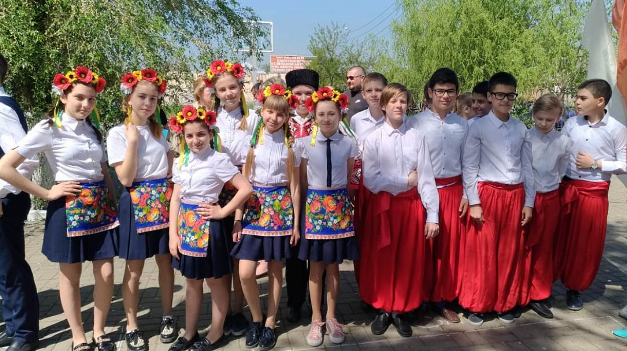 В школе Западного округа прошёл фестиваль «Радуга»