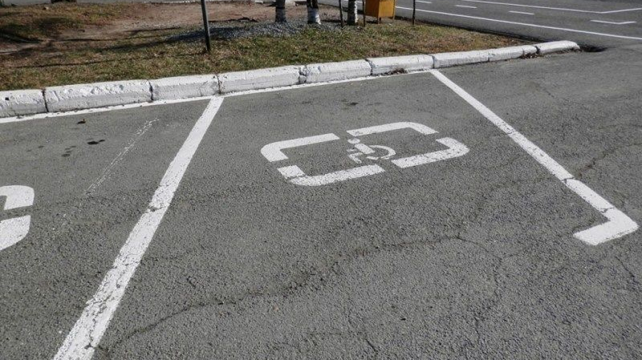 Управление социальной защиты напоминает, владельцы автомобильных стоянок должны обеспечить места для инвалидов