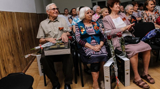 Ветеранов Карасунского округа поздравили с Днем Победы