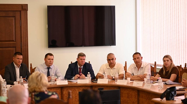 Евгений Наумов: Сегодня весь день принимаем в администрации жителей микрорайона Россинского