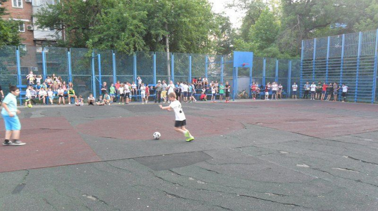 В Центральном округе проходит летний турнир по мини-футболу