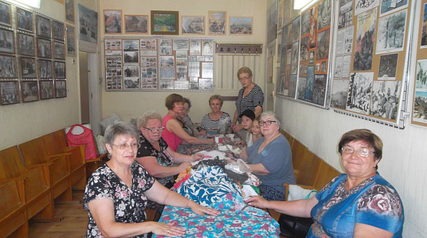 Рукодельницы ТЦ №27 и 29 провели мастер-класс ко Дню семьи