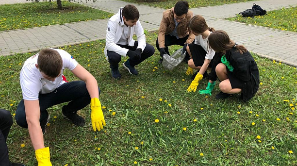 Школьники западного округа приняли участие  в акции «Дорогами славы»