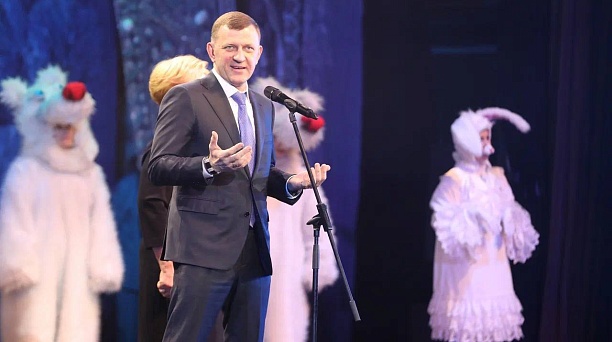 Евгений Наумов поздравил краснодарских детей на первой в этом году «Новогодней фантазии»