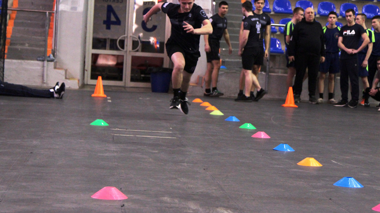 Тренируйся раз по сто - сдашь все нормы ГТО!