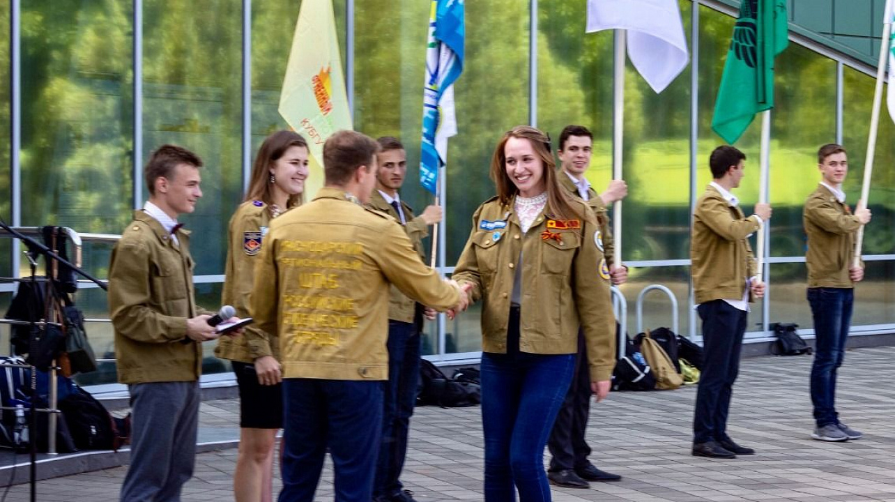 В парке Победы прошло торжественное открытие трудового семестра студенческих отрядов