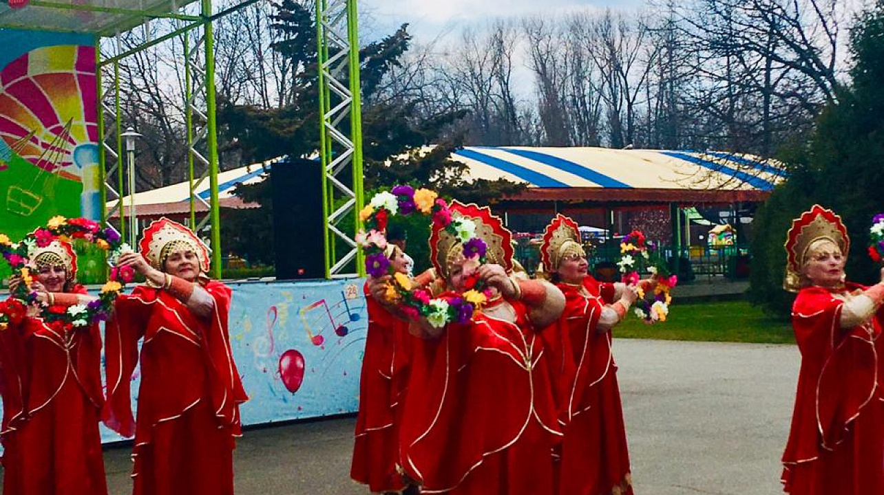 В парке им. 30-летия Победы состоялась праздничная программа выходного дня