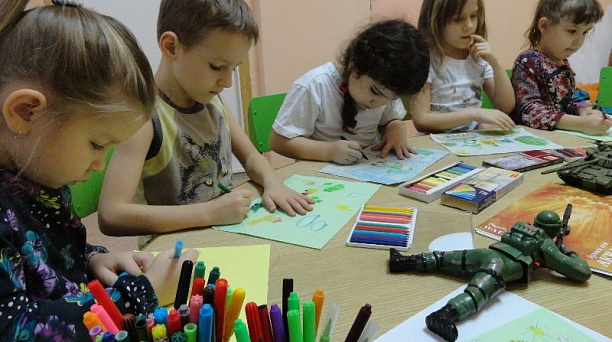 В детском саду № 87 Западного округа прошел конкурс патриотических рисунков