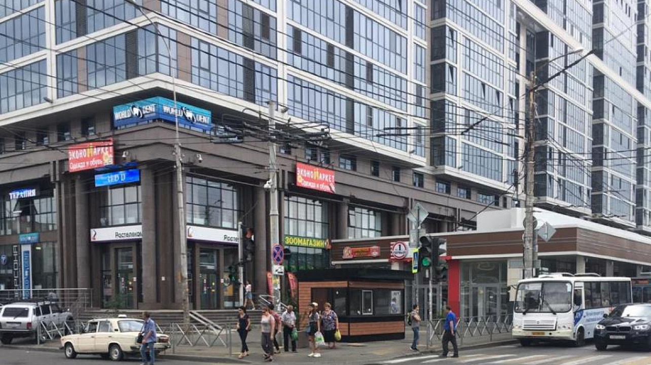 В Западном округе продолжается работа по упорядочению торговых объектов