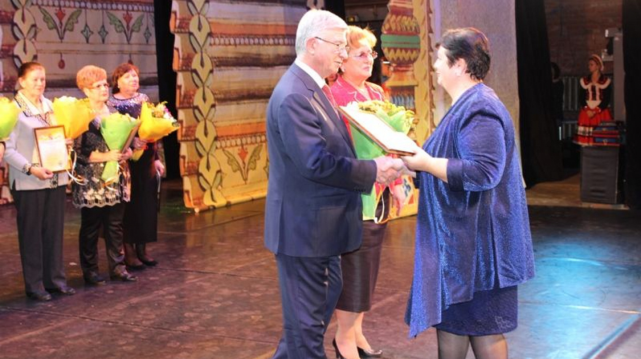 Владимир Евланов и Вера Галушко наградили лучших руководителей органов ТОС Центрального округа