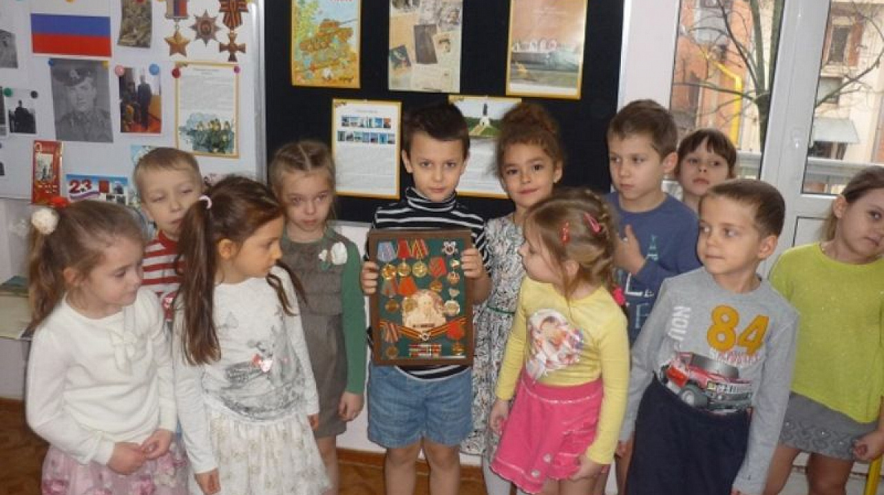 Тематическая выставки «Российская армия» прошла в детском саду № 35