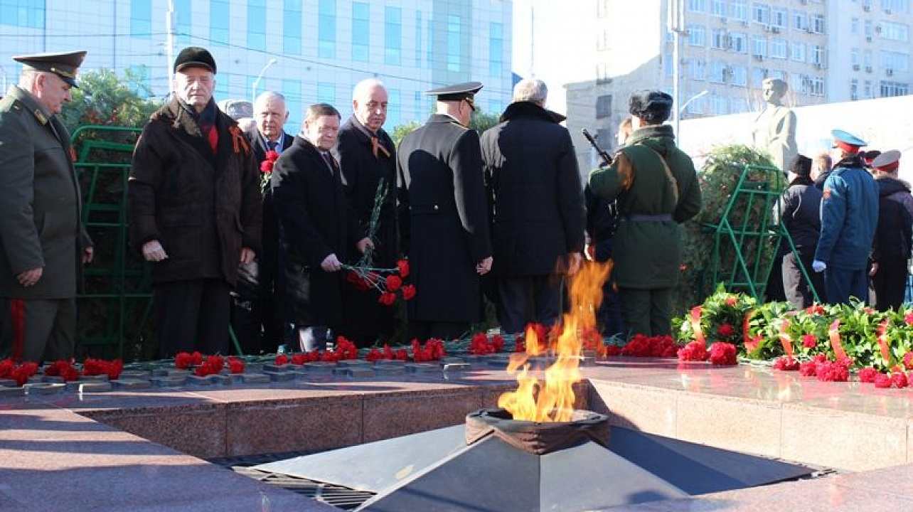 Жители Центрального округа приняли участие в торжественном митинге у Вечного огня