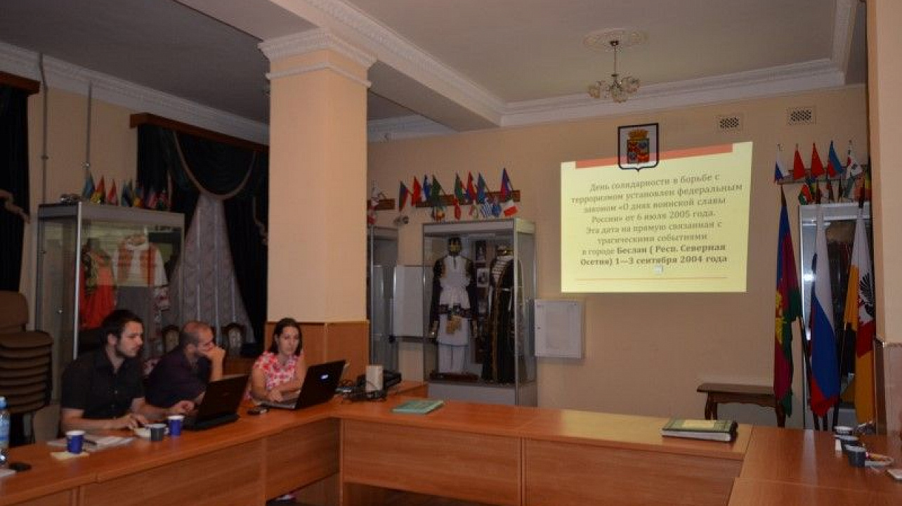 Участники Краснодарского клуба интернациональной дружбы почтили память жертв террора