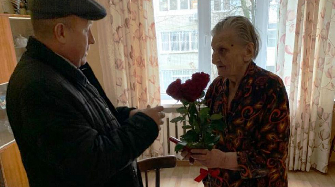В Западном округе продолжается вручение медалей в честь юбилея Великой Победы