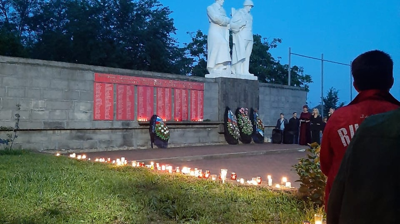 Акция «Свеча памяти» и возложения цветов у памятников участникам Великой Отечественной войны сегодня прошли по всему Прикубанскому округу