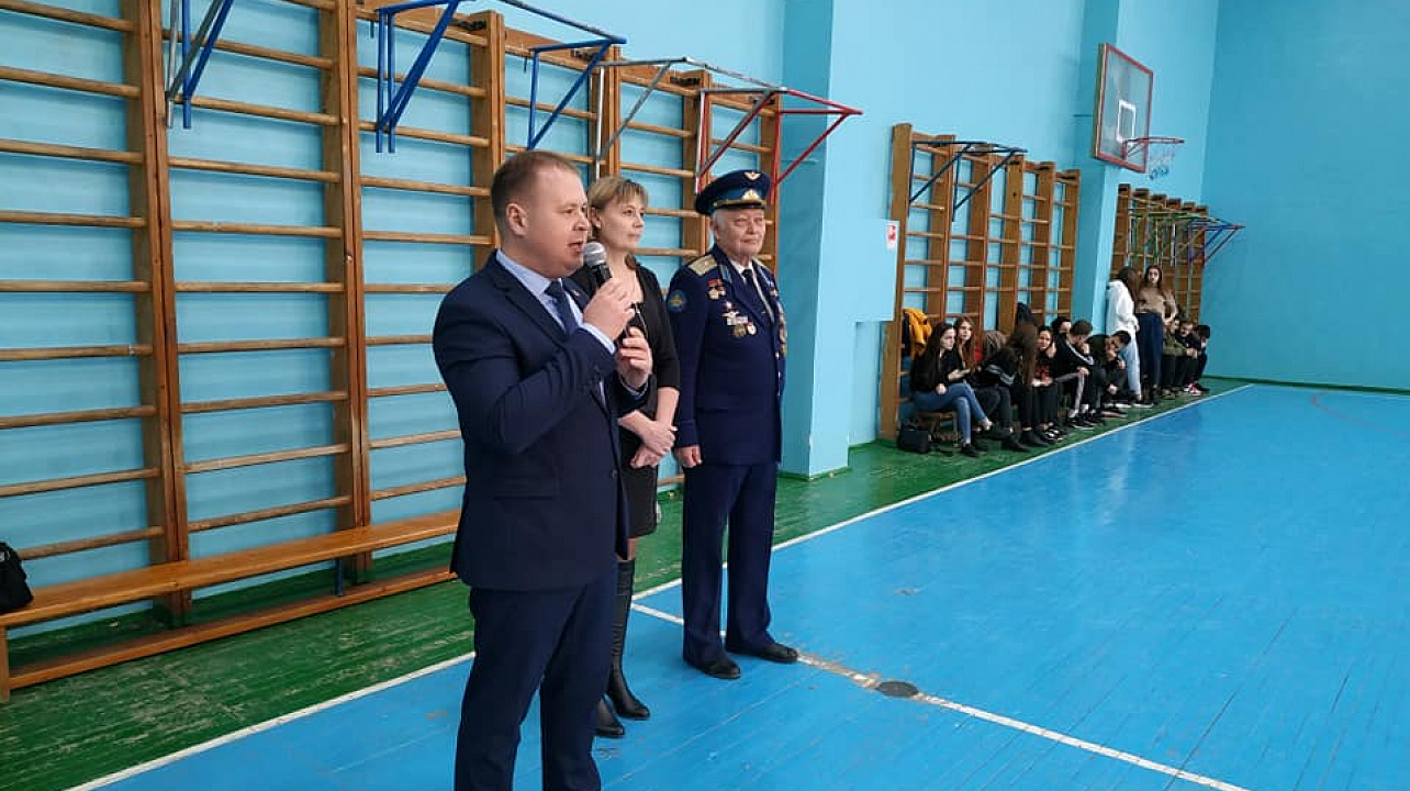 Депутат Дмитрий Коломиец открыл турнир по мини-футболу