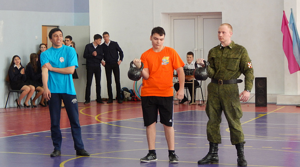 В школе Западного округа прошел военно-спортивный праздник