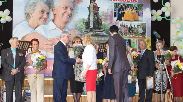 Глава города Краснодара Владимир Евланов поздравил общественников Центрального округа с Международным Днем пожилого человека