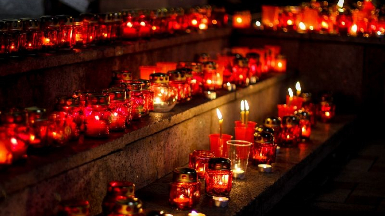 В Краснодаре сотни горожан приняли участие в гражданской акции «Свеча памяти»