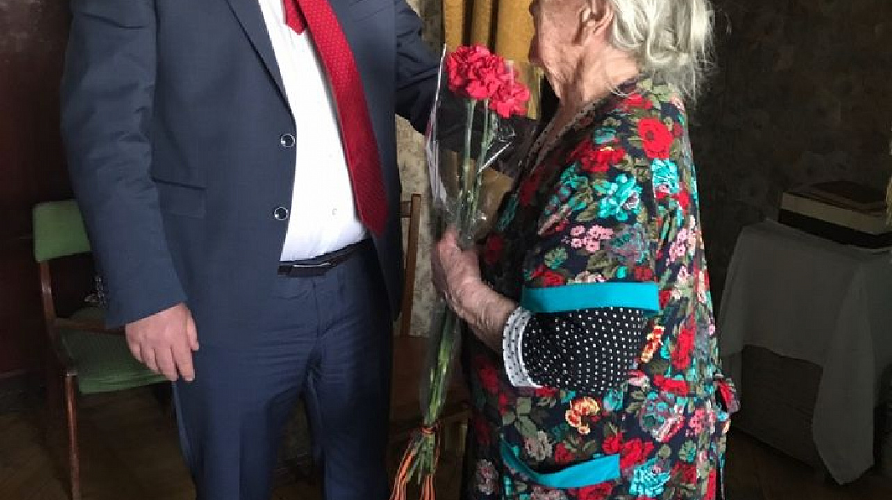 Столетнего ветерана Западного округа поздравили с праздником Победы