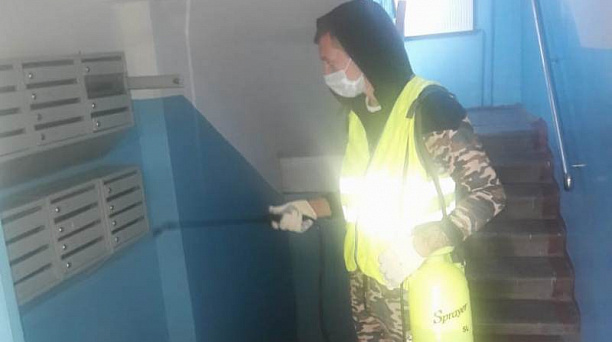 В многоквартирных домах Центрального округа продолжается дезинфекция