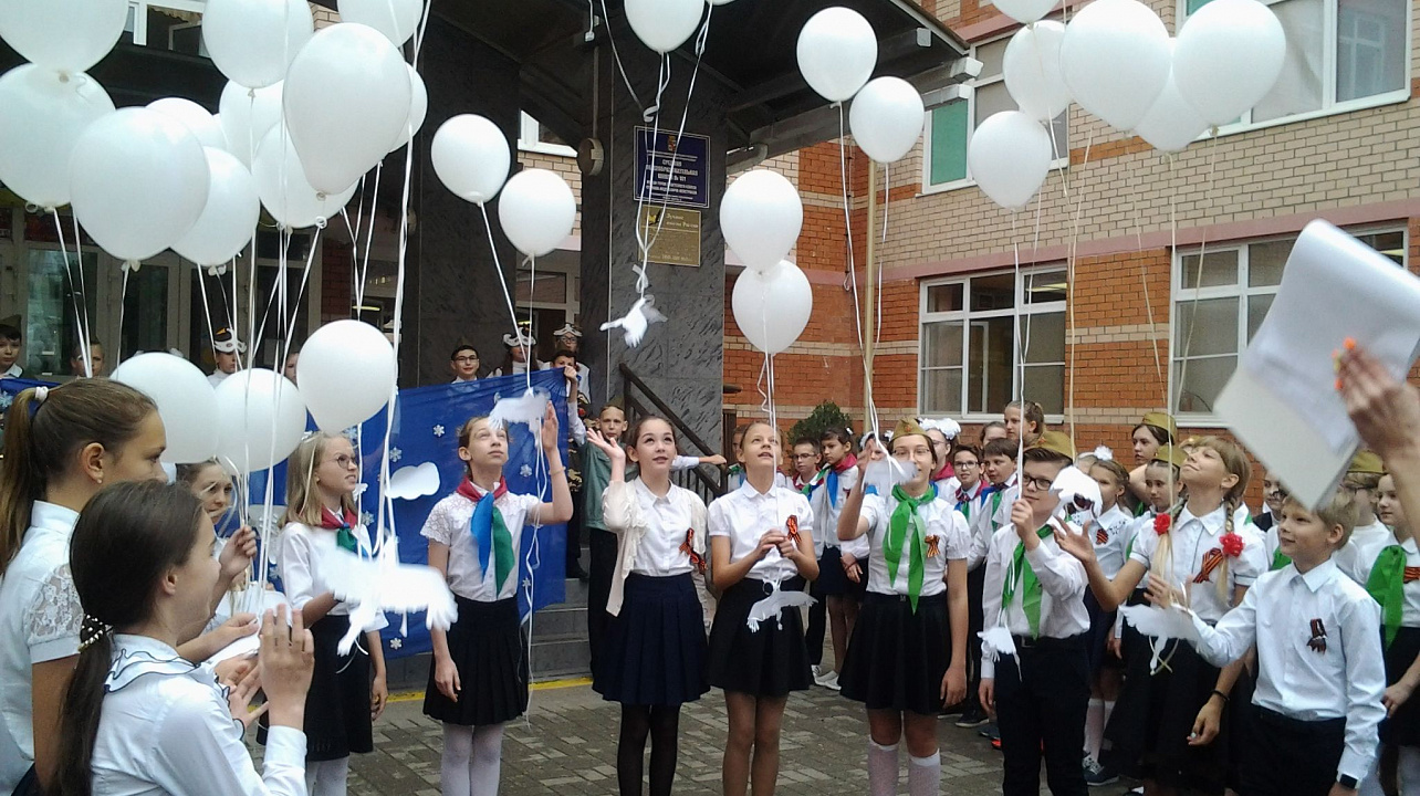 В Западном округе прошли торжественные линейки, посвящённые 73-й годовщине Победы в Великой Отечественной войне