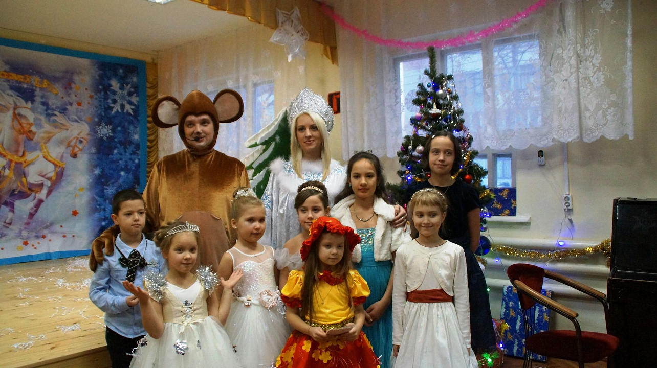 В доме культуры Западного округа состоялся праздник для воспитанников Детского дома «Рождественский»