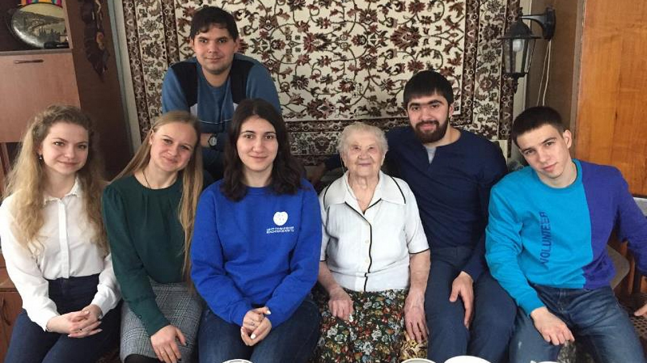 Волонтеры Кубанского государственного технологического университета встречаются с ветеранами войны Великой Отечественной войны