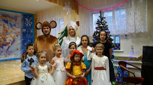 В доме культуры Западного округа состоялся праздник для воспитанников Детского дома «Рождественский»