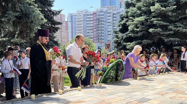 Акция «Свеча памяти» и возложения цветов у памятников участникам Великой Отечественной войны сегодня прошли по всему Прикубанскому округу