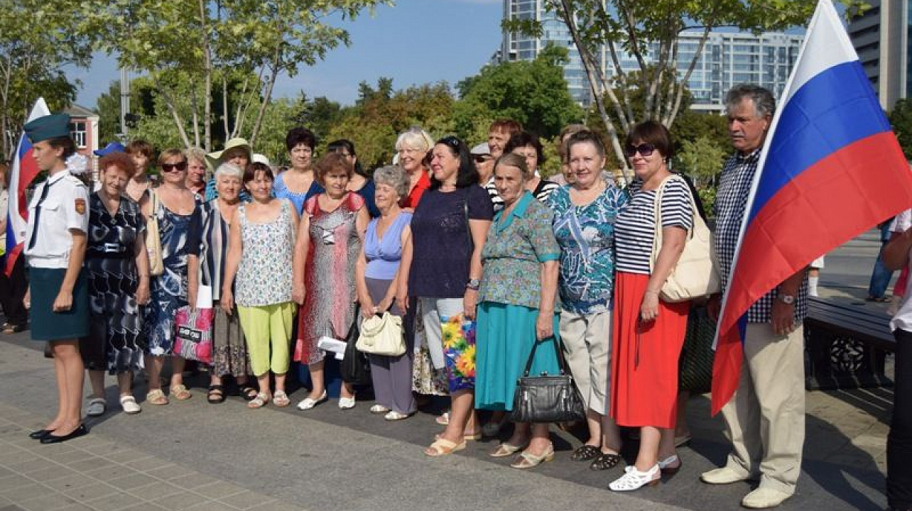 Общественность Центрального округа отметила День Государственного флага РФ