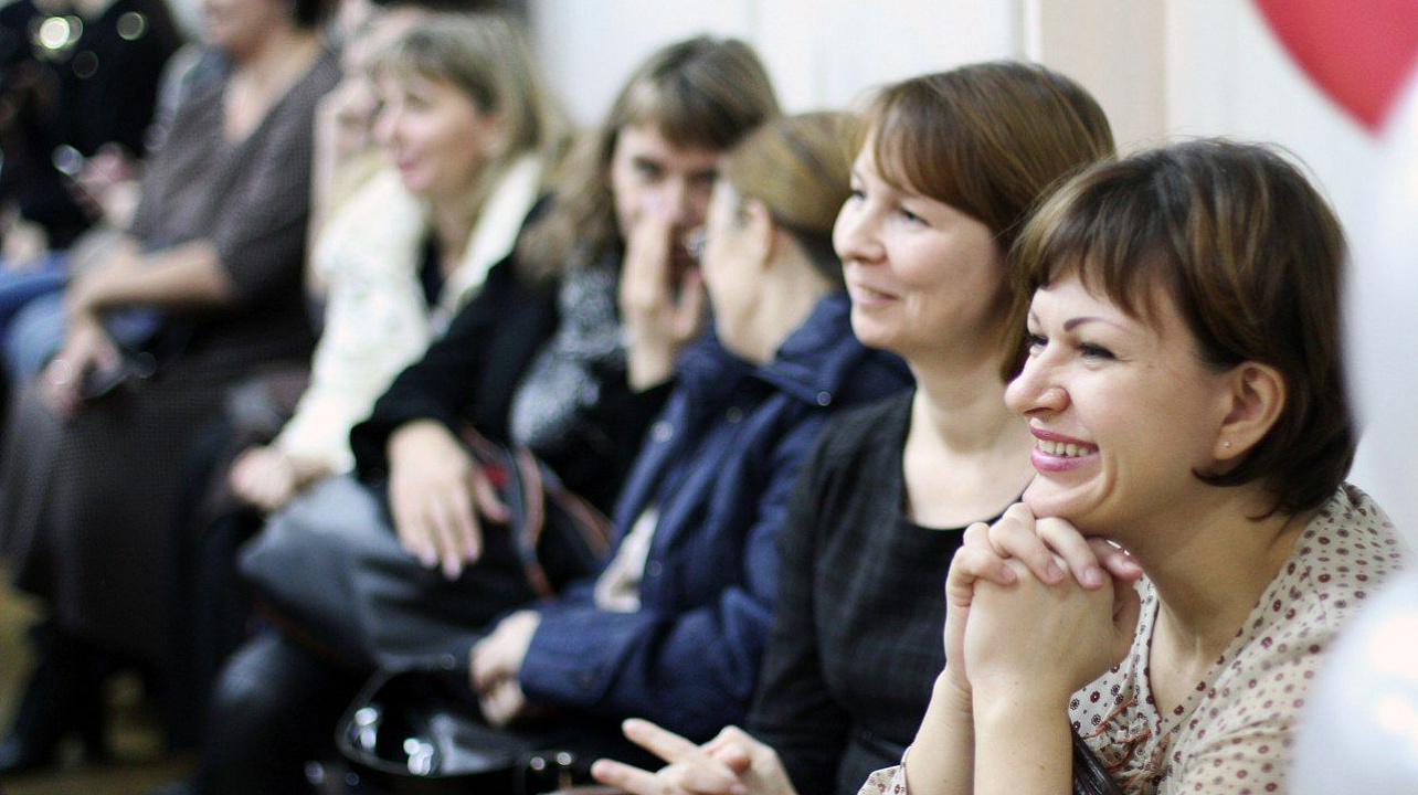 Депутаты городской Думы Андрей Раззоренов и Наталья Альшева поздравили многодетных мам