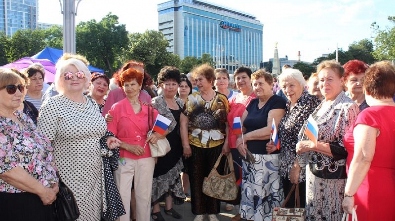 Жители Центрального округа приняли участие в праздновании Дня России