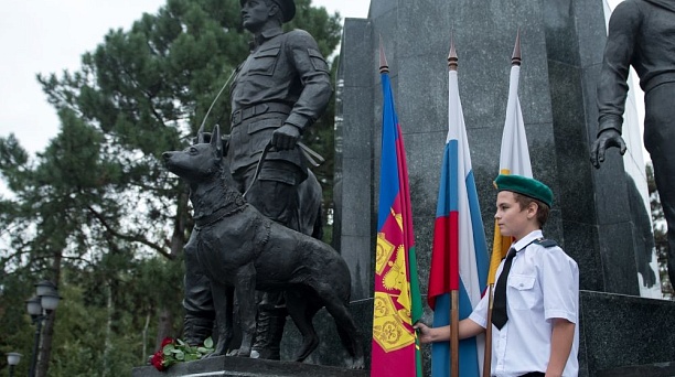 Евгений Наумов и Вера Галушко поблагодарили пограничников за верность присяге и воинскому долгу