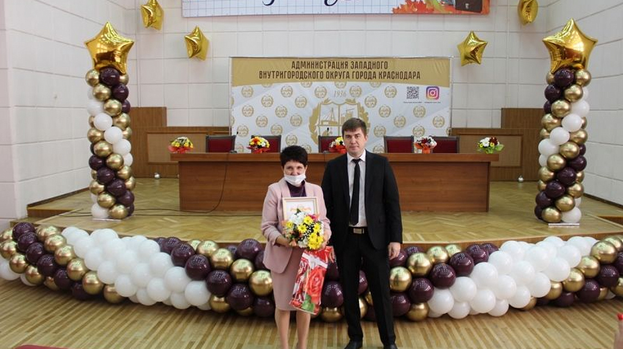 В Западном округе педагогов поздравили с профессиональным праздником__.jpg