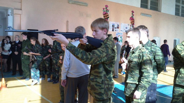 Турнир «Зарница» прошел в школе №100