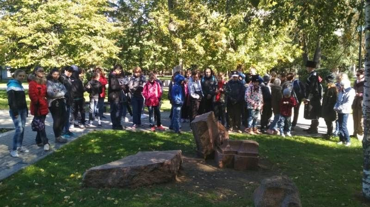 Казачьи классы школы № 46 приняли участие в пешей экскурсии «Екатеринодар – град казачий»