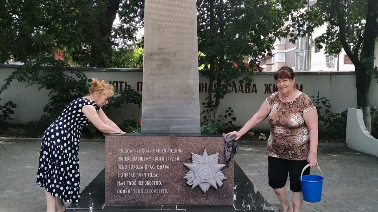 Накануне Дня памяти и скорби общественники Прикубанского округа провели субботники у памятников воинам Великой Отечественной войны