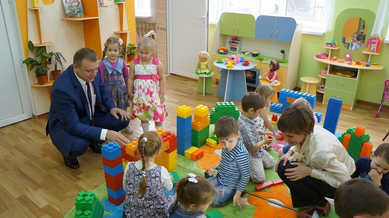 Глава Западного округа осмотрел новый корпус детского сада № 19 и побывал в гостях у ребят