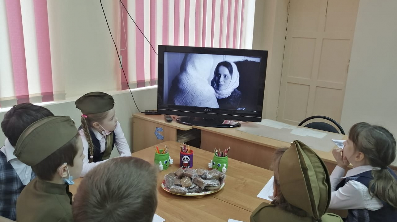 В общеобразовательных организациях Западного округа провели мероприятия, посвященные 77-годовщине освобождения Ленинграда_.jpg