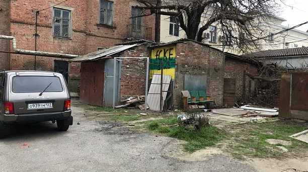 Собственники гаражей на ул. Ленина, 92 не установлены