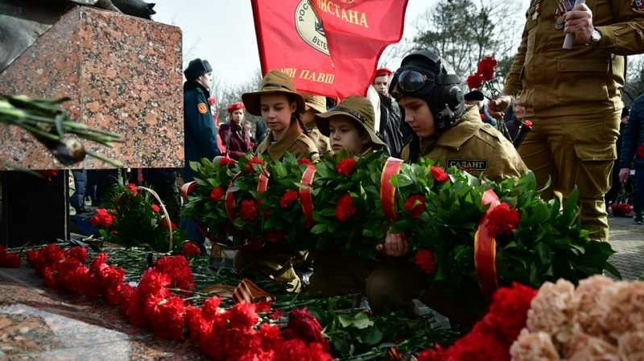 В Краснодаре состоялось торжественное мероприятия, посвященное Дню памяти о россиянах, исполнявших служебный долг за пределами отечества.jpg
