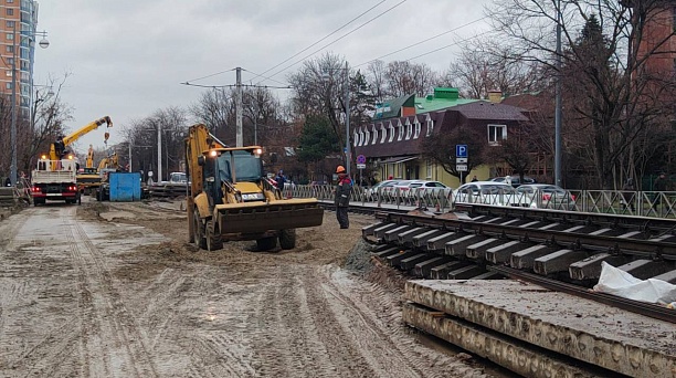 На ул. Московской укладывают трамвайные пути 