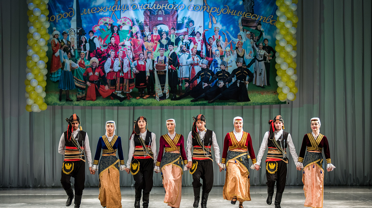 С аншлагом прошёл в Краснодаре традиционный фестиваль национальных культур (10).jpg