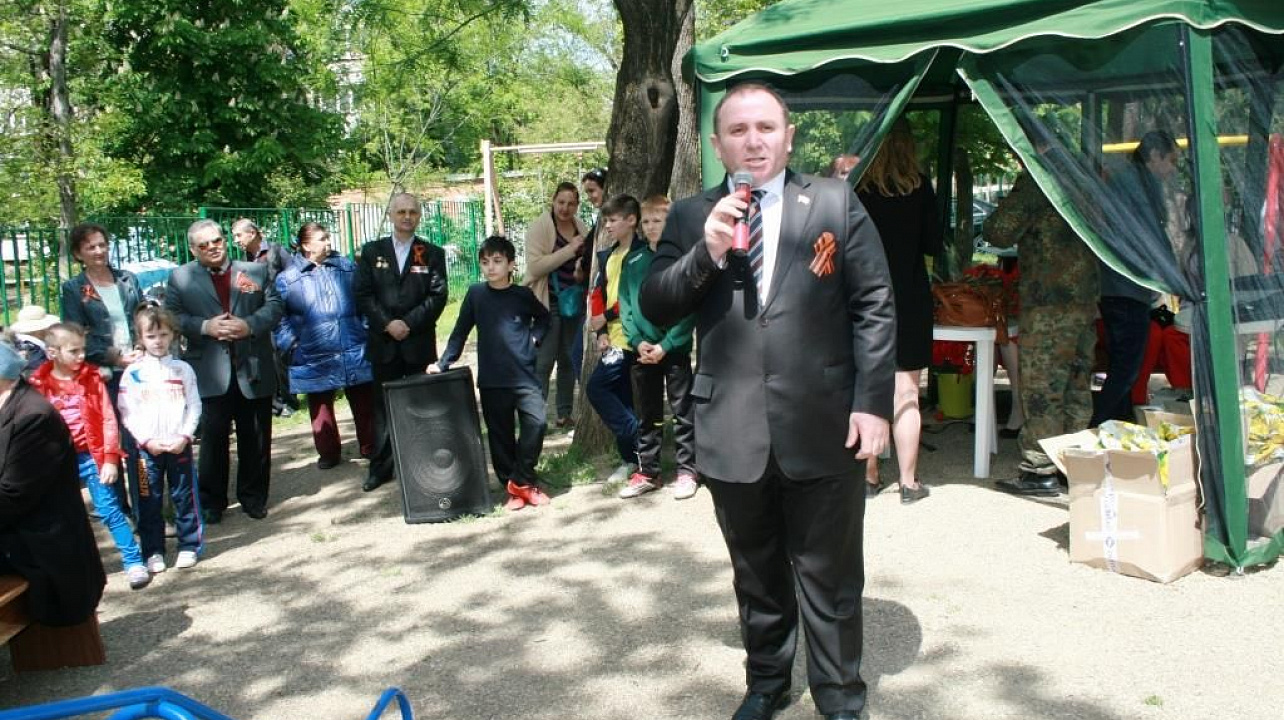 Депутат гордумы Зорик Садоян поздравил ветеранов с наступающим Днем Победы
